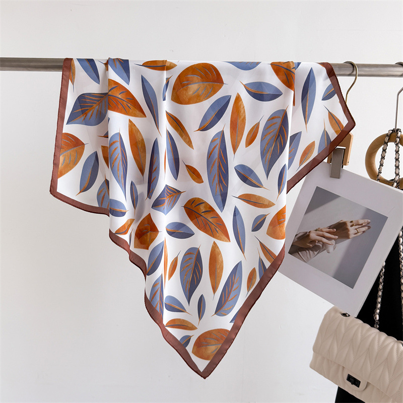 Face Scarf Mask - แบรนด์หรูพิมพ์ 70 ซม.ผ้าพันคอผู้หญิงผ้าพันคอผ้าไหมผ้าพันคอขนาดเล็กเนคไท Hairbands กระเป๋า Foulard