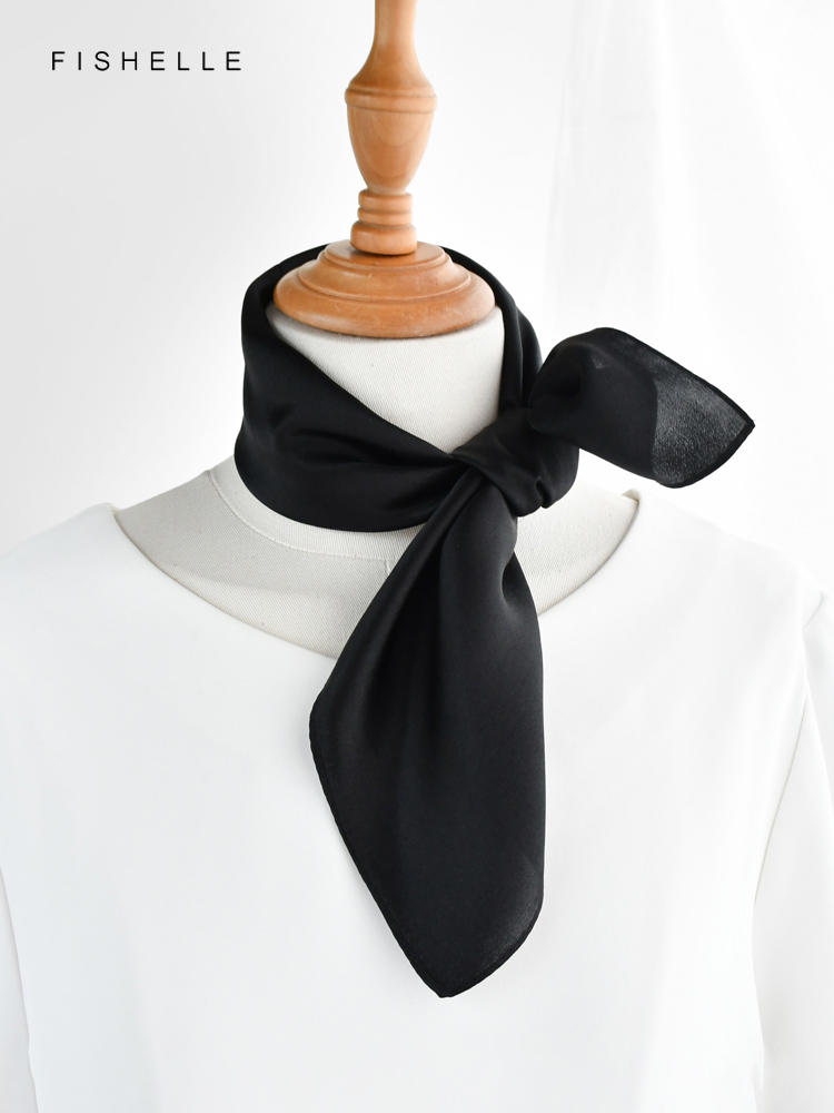 สีทึบสีดำบริสุทธิ์ Syal Sutra  - Silk Neck Scarf บทวิจารณ์และราคา